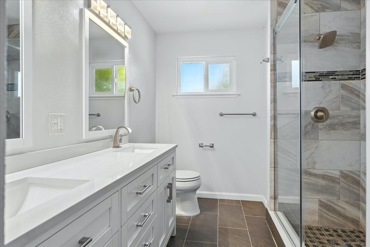 2176 2224 N Bethel Ave, Sanger, CA 93657