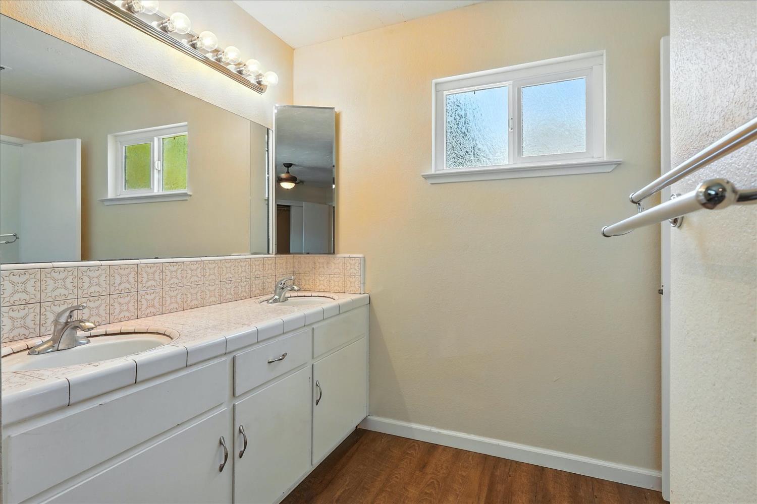 2176 2224 N Bethel Ave, Sanger, CA 93657