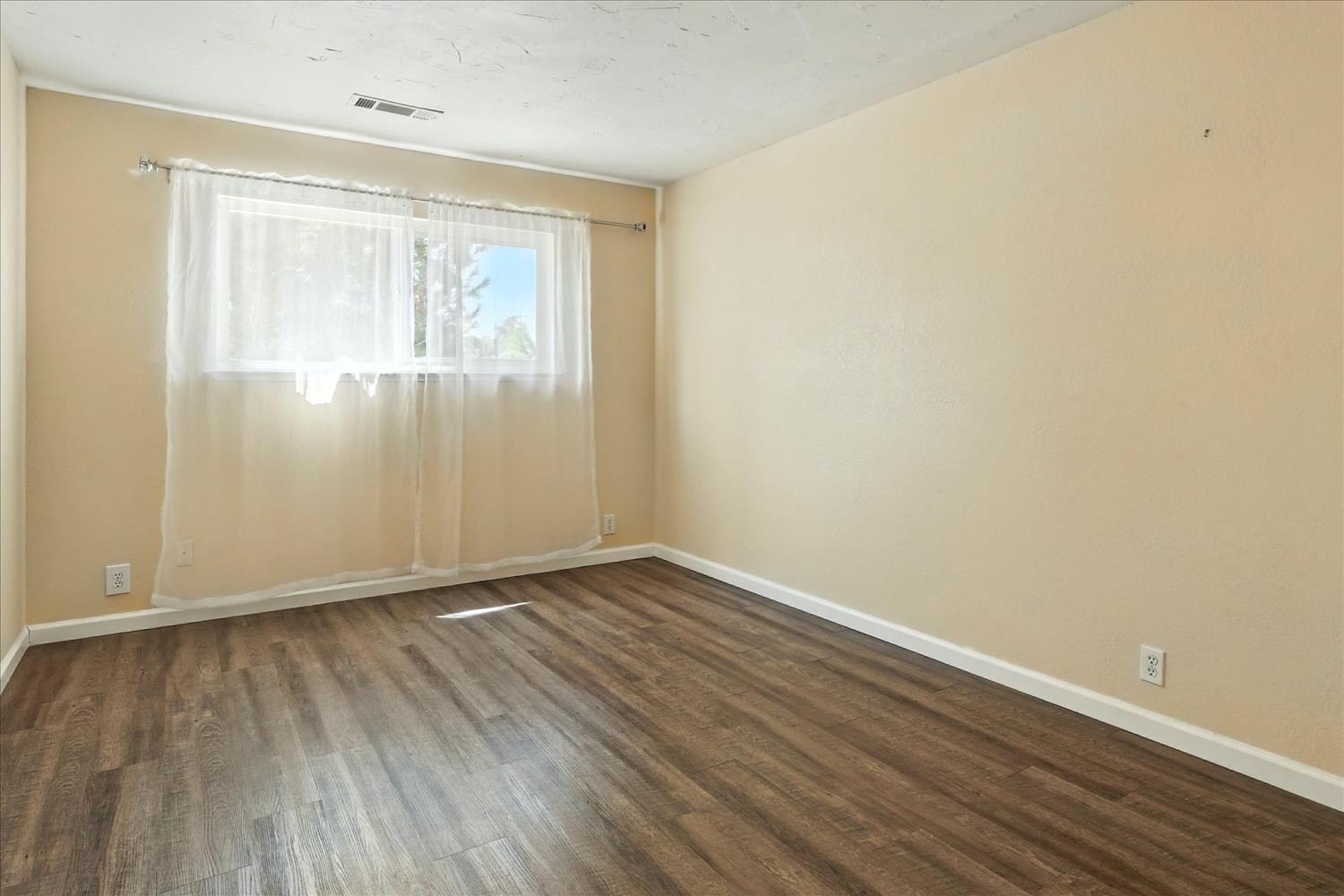 2176 2224 N Bethel Ave, Sanger, CA 93657