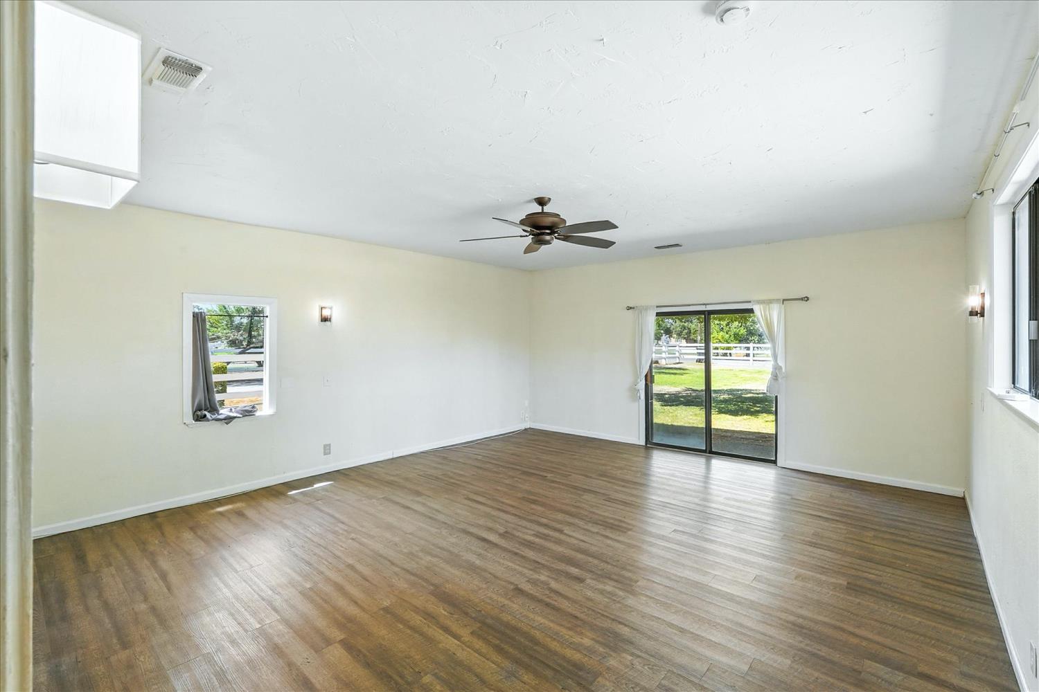 2176 2224 N Bethel Ave, Sanger, CA 93657