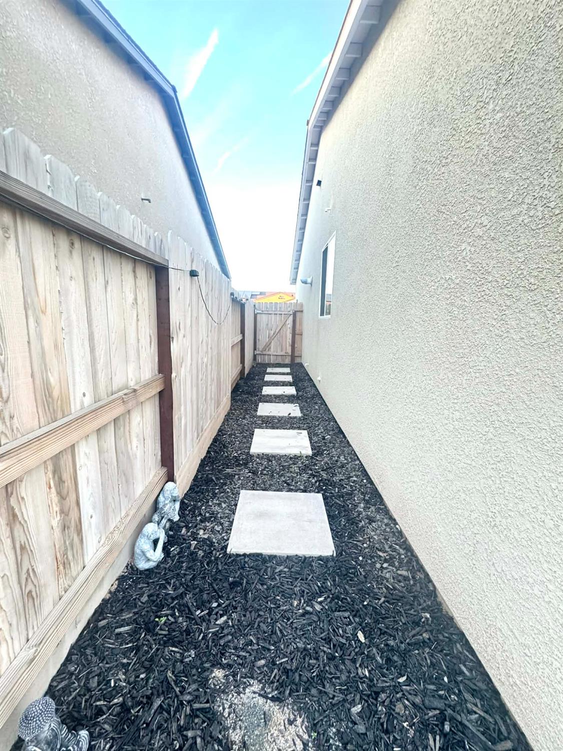 6657 E Home Ave, Fresno, CA 93727