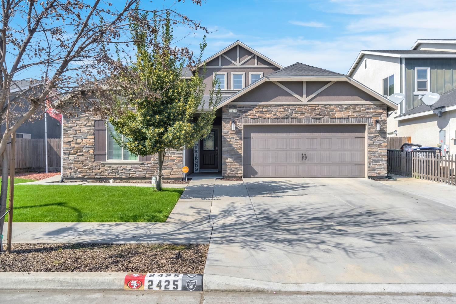 2425 N Divisadero St, Visalia, CA 93291