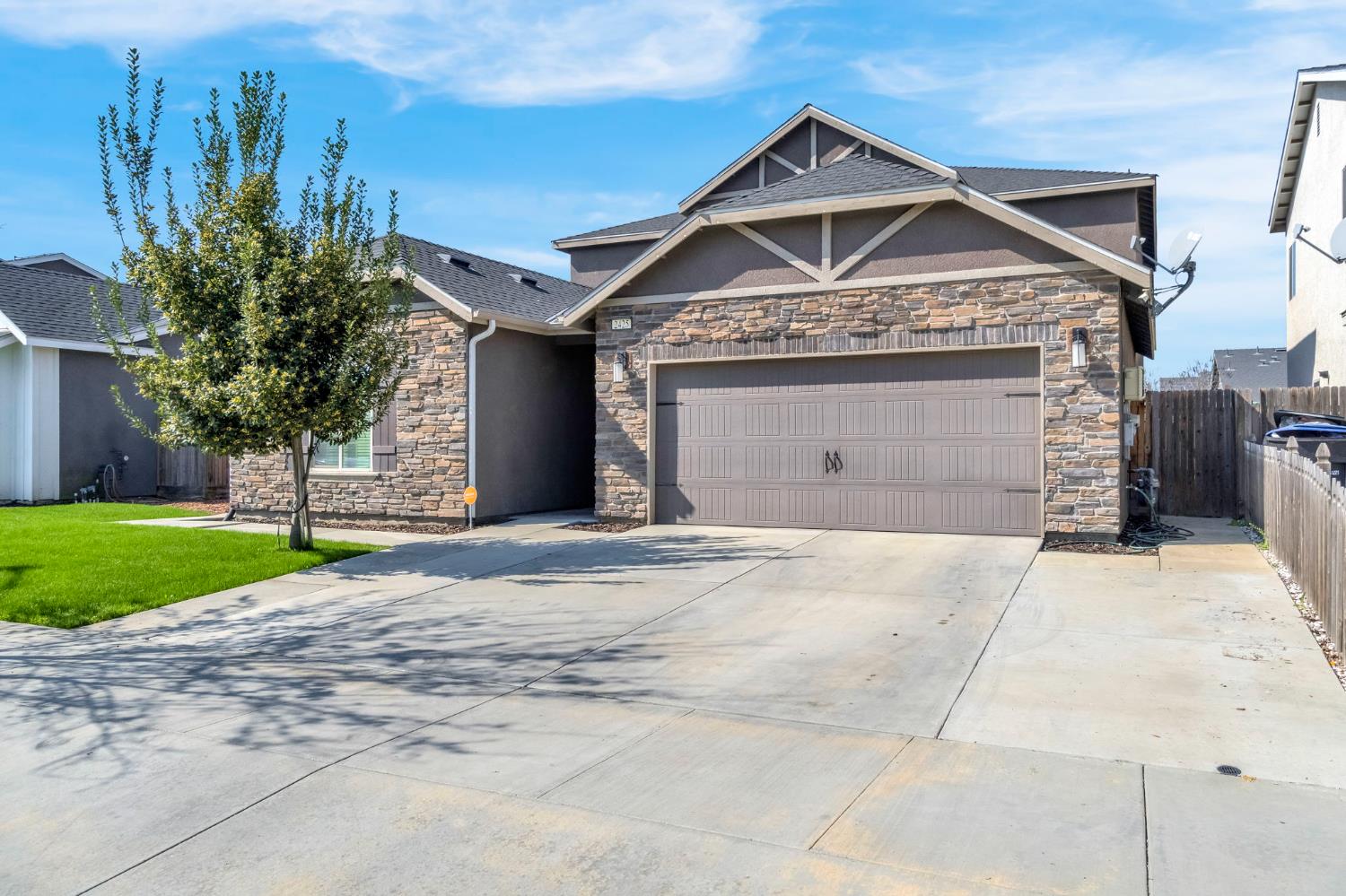 2425 N Divisadero St, Visalia, CA 93291