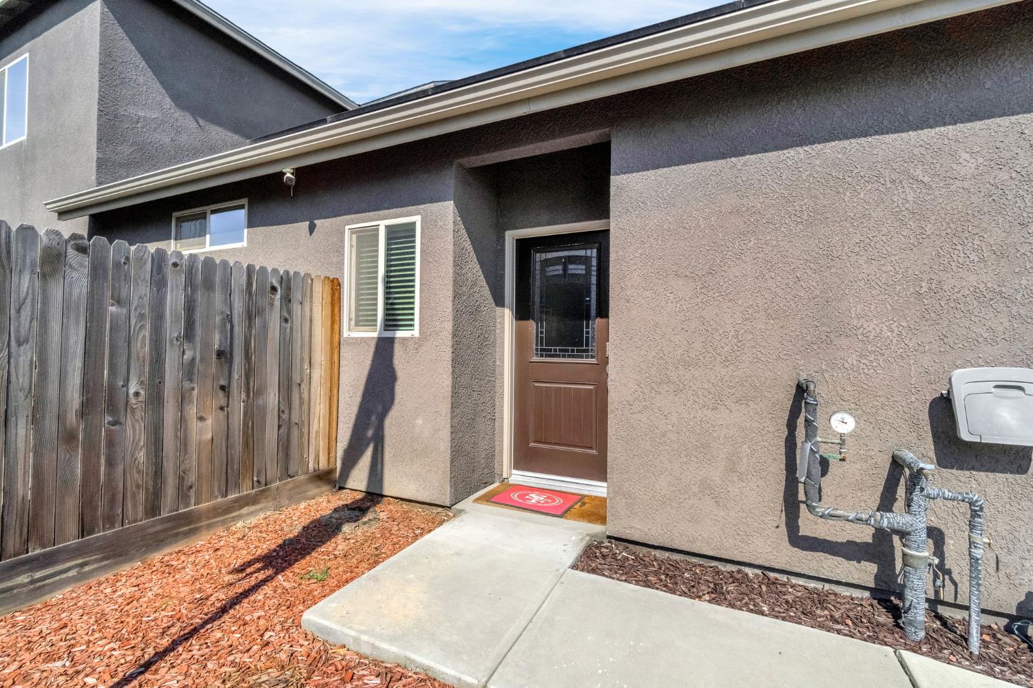 2425 N Divisadero St, Visalia, CA 93291