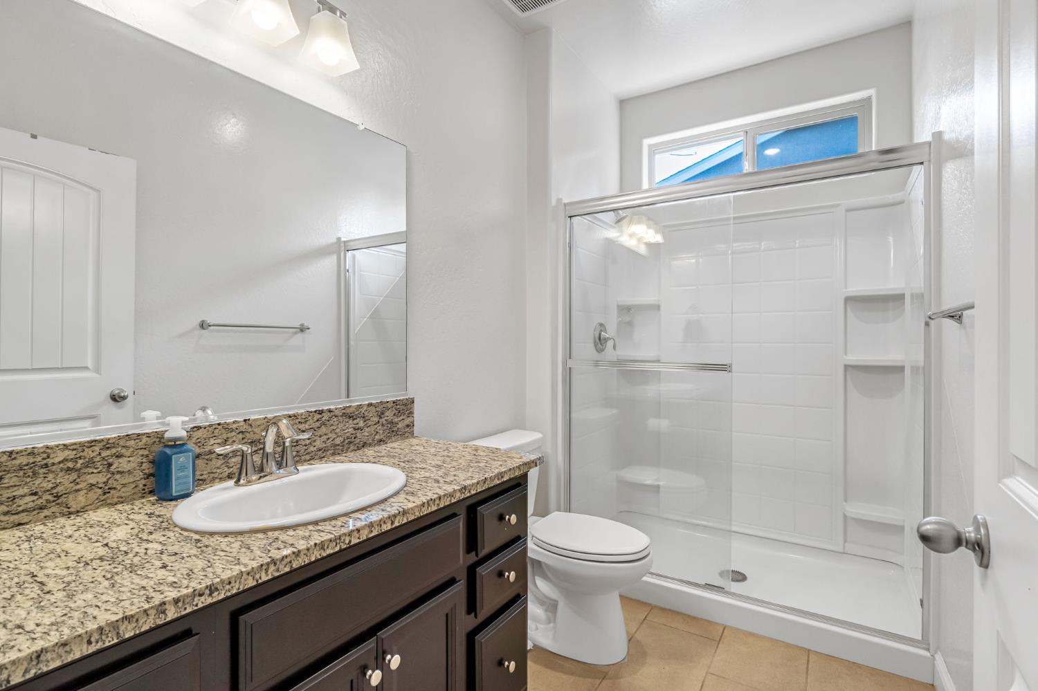 2425 N Divisadero St, Visalia, CA 93291