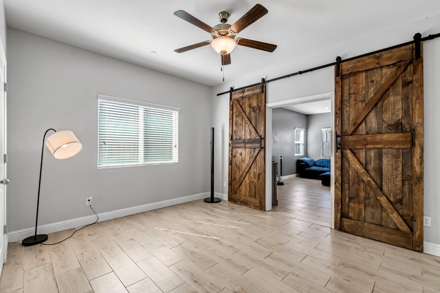 2425 N Divisadero St, Visalia, CA 93291