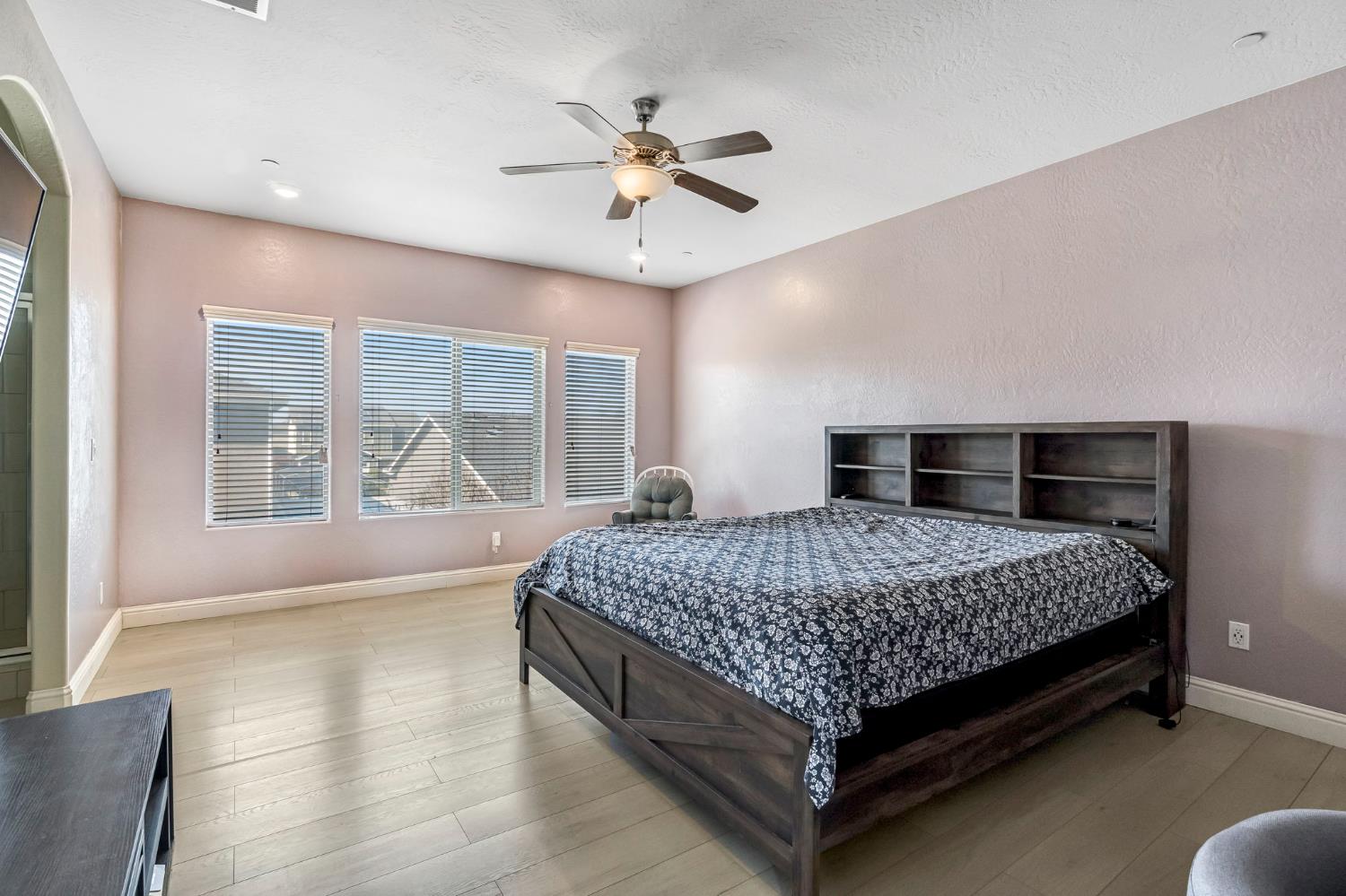 2425 N Divisadero St, Visalia, CA 93291