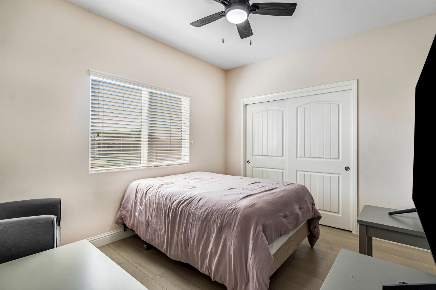 2425 N Divisadero St, Visalia, CA 93291