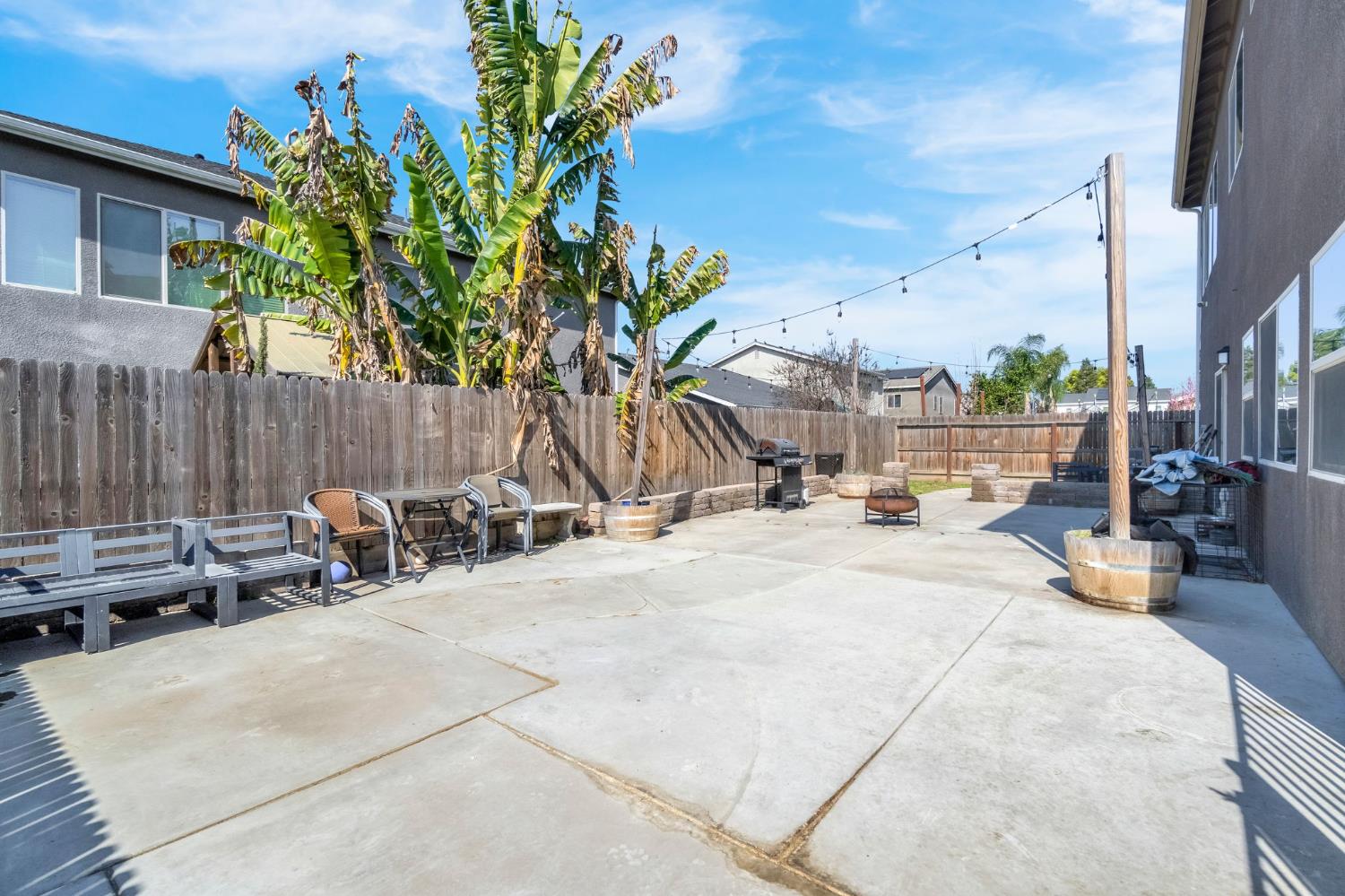 2425 N Divisadero St, Visalia, CA 93291