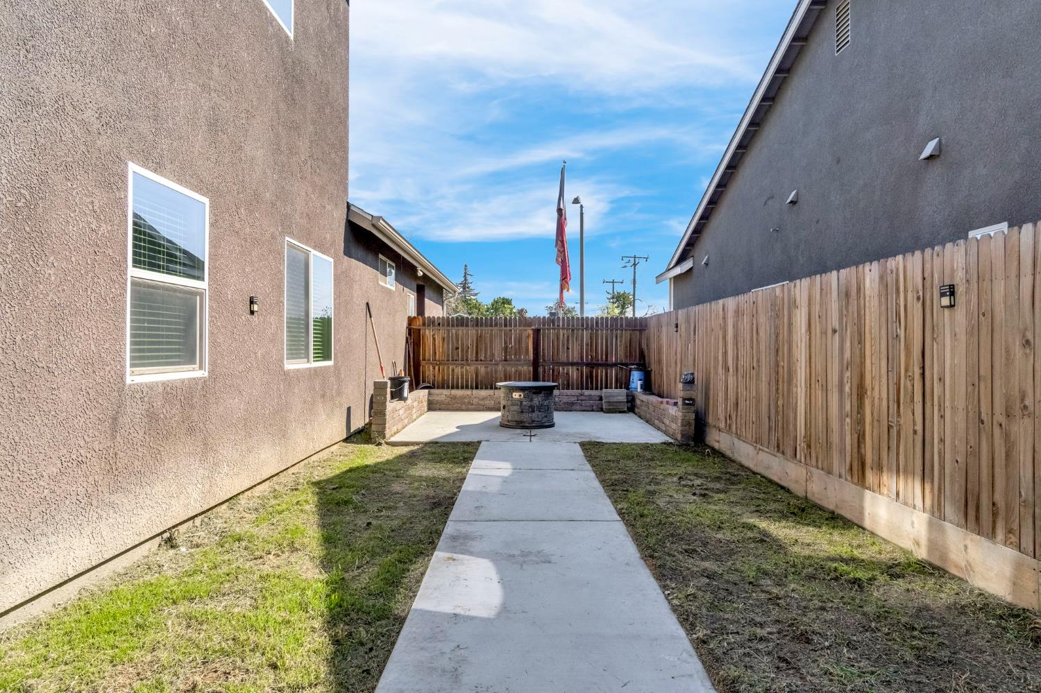 2425 N Divisadero St, Visalia, CA 93291