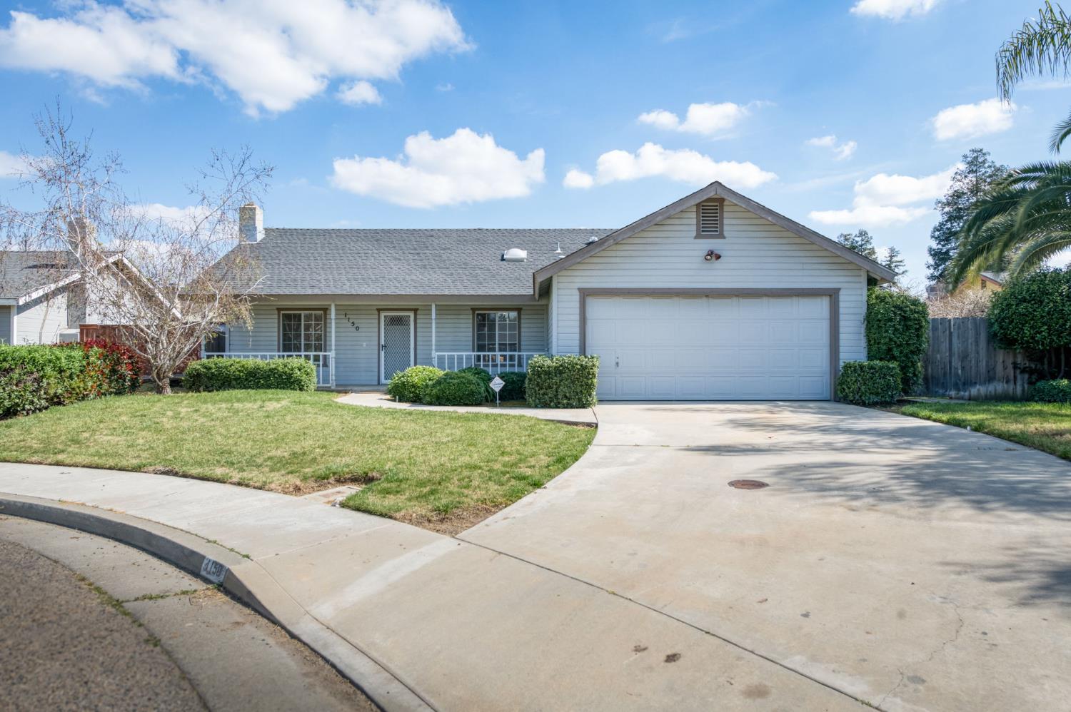 1150 N Mark Dr, Dinuba, CA 93618