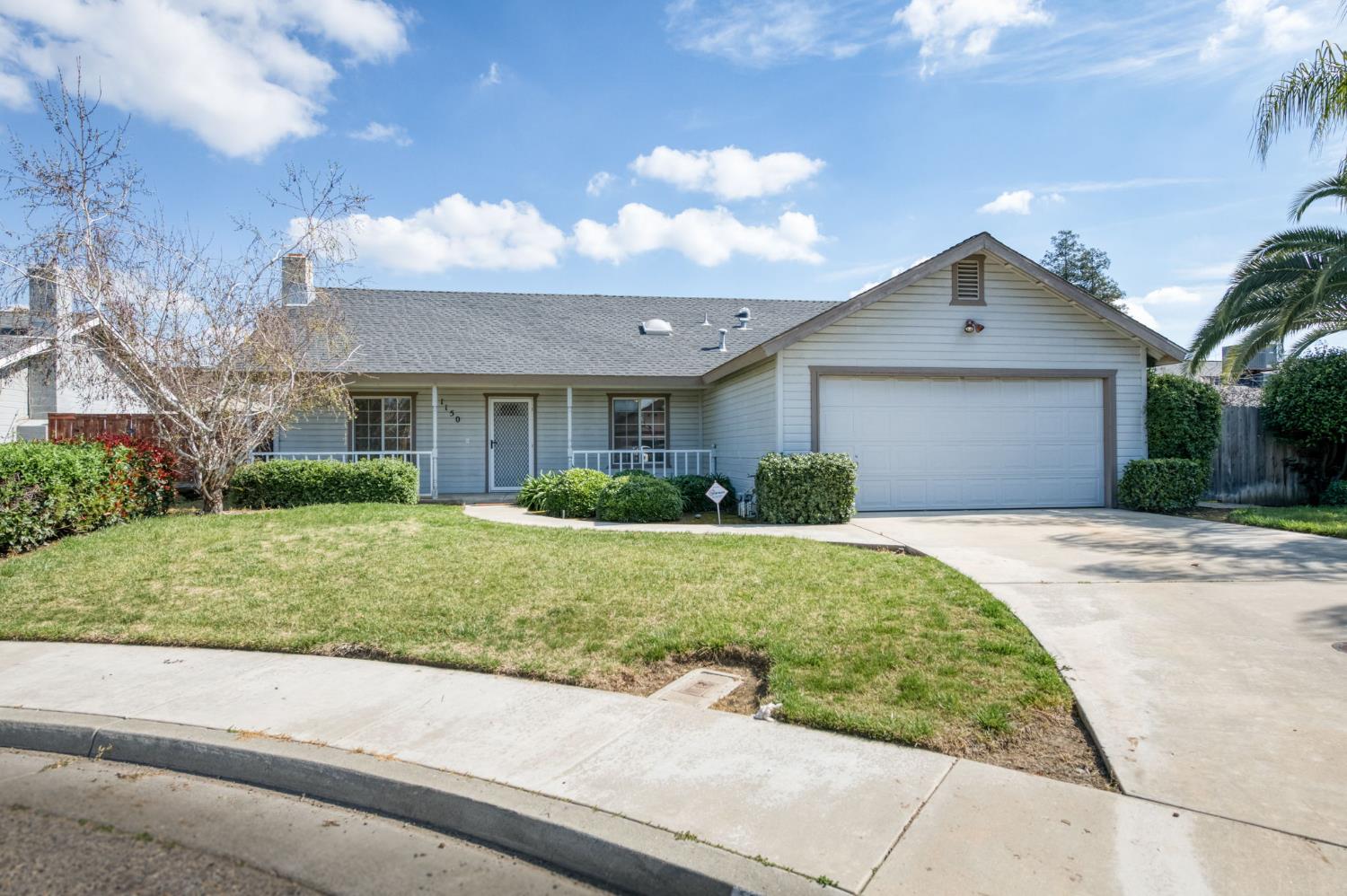 1150 N Mark Dr, Dinuba, CA 93618