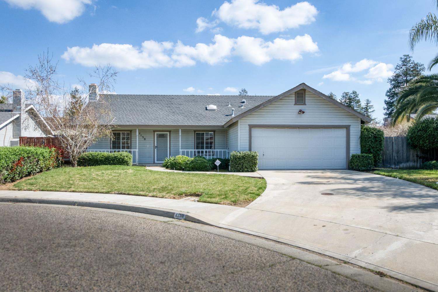 1150 N Mark Dr, Dinuba, CA 93618