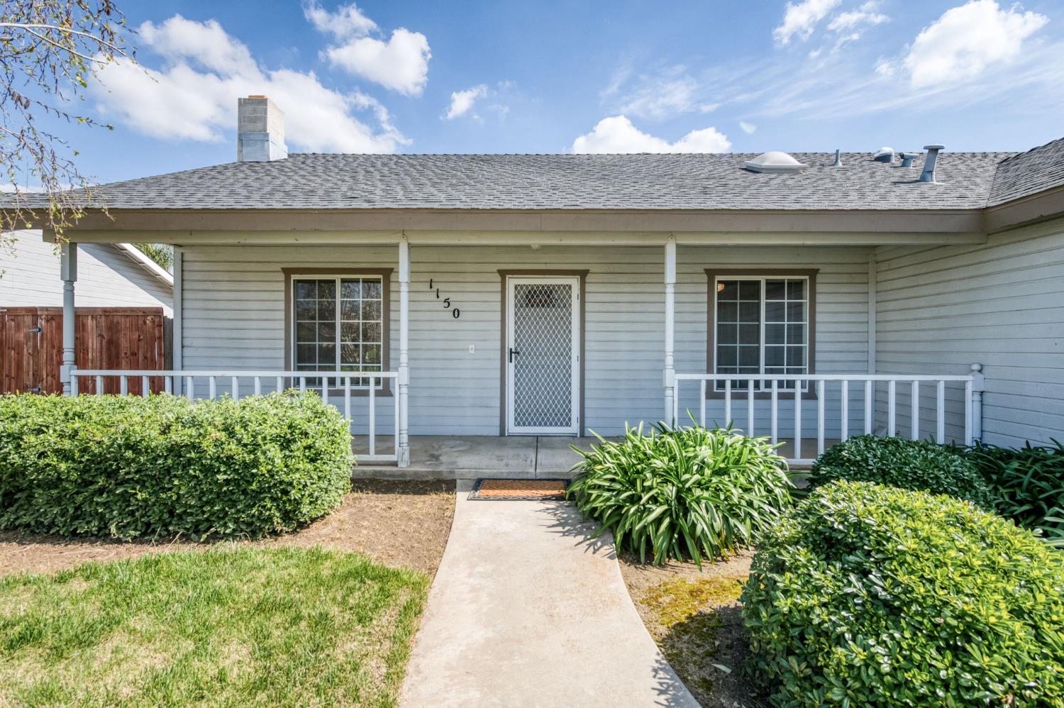 1150 N Mark Dr, Dinuba, CA 93618