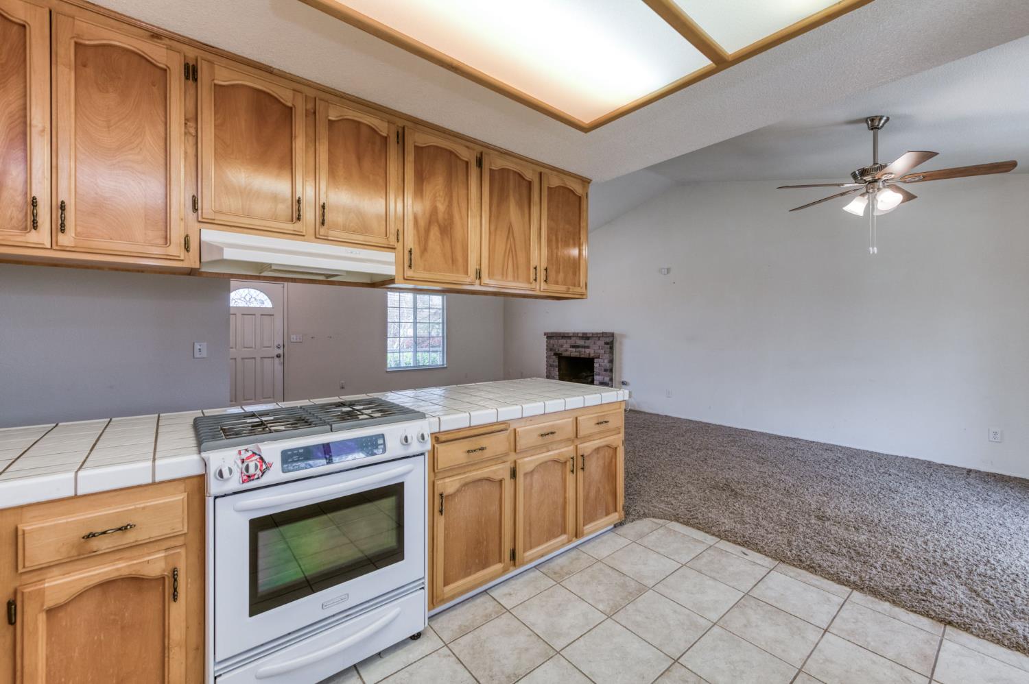 1150 N Mark Dr, Dinuba, CA 93618