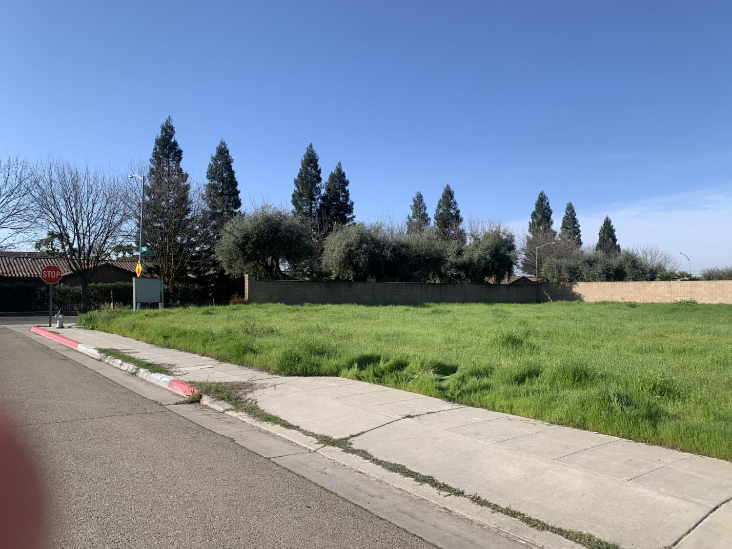 6413 N Pima Ave, Fresno, CA 93722