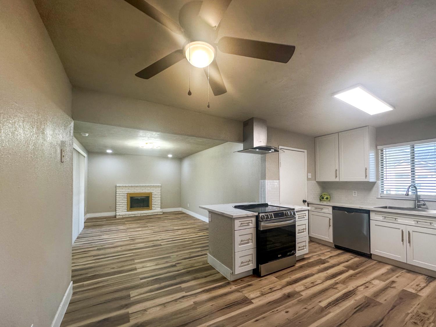 3043 N Brunswick Ave, Fresno, CA 93722