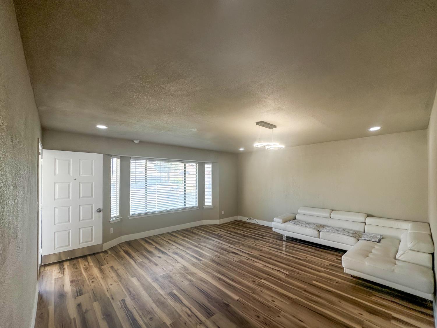 3043 N Brunswick Ave, Fresno, CA 93722