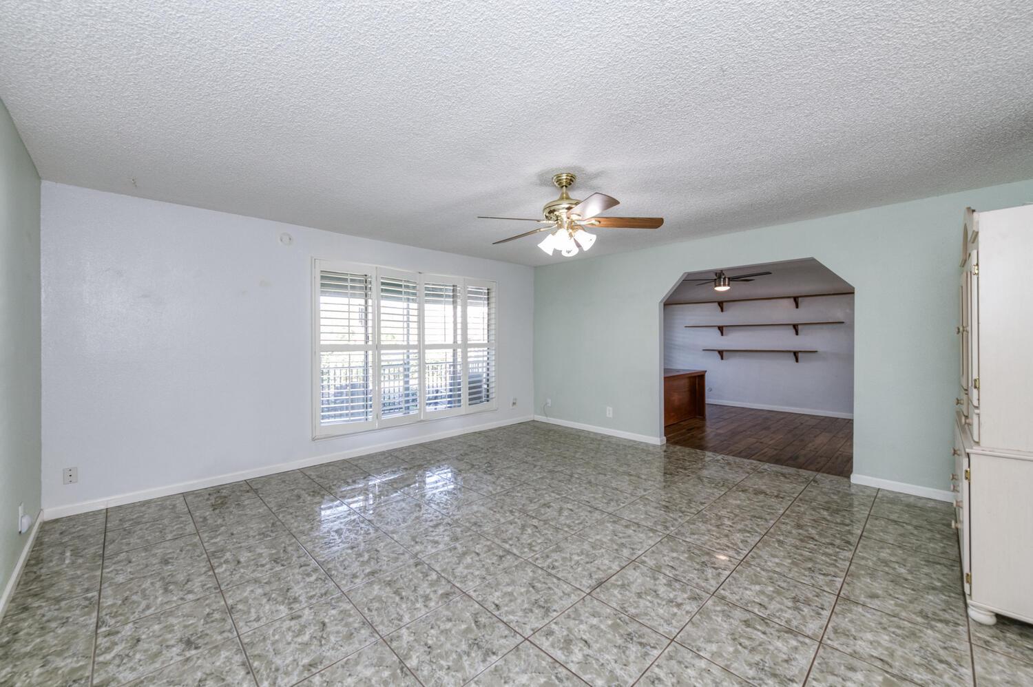 6732 E Harvey Ave, Fresno, CA 93727