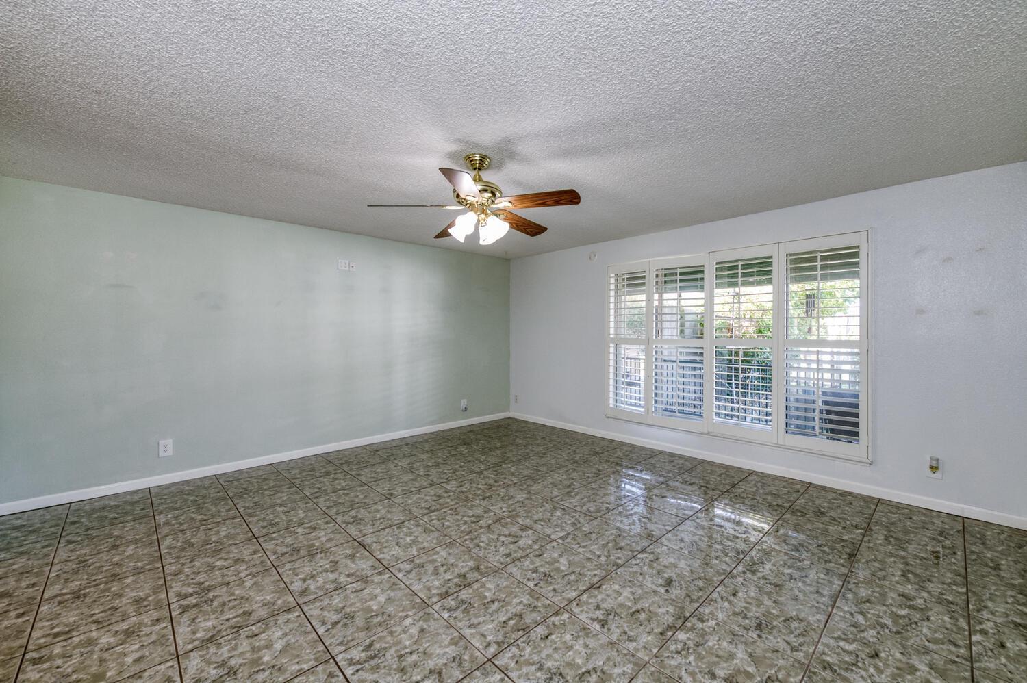 6732 E Harvey Ave, Fresno, CA 93727