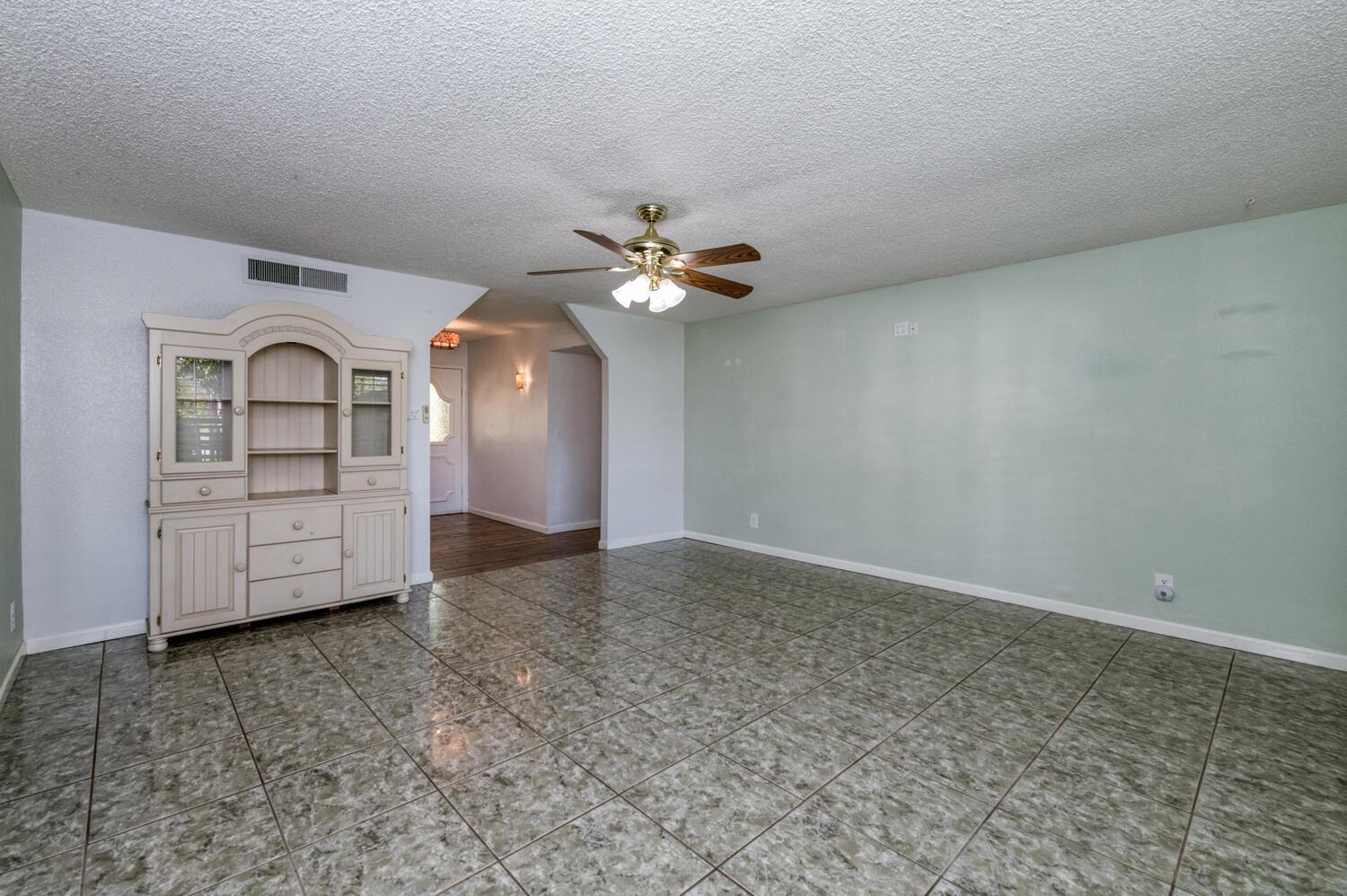 6732 E Harvey Ave, Fresno, CA 93727