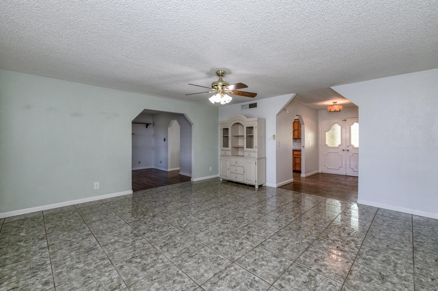 6732 E Harvey Ave, Fresno, CA 93727