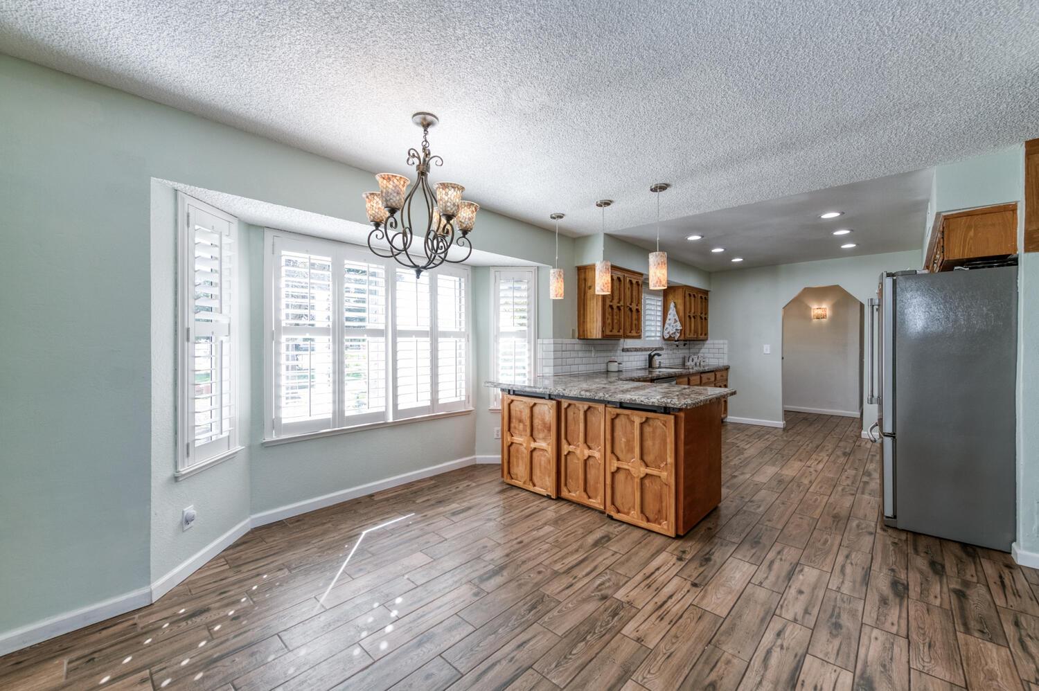 6732 E Harvey Ave, Fresno, CA 93727