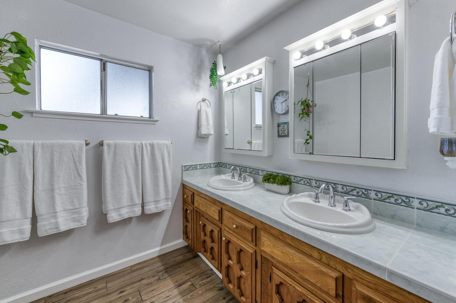 6732 E Harvey Ave, Fresno, CA 93727