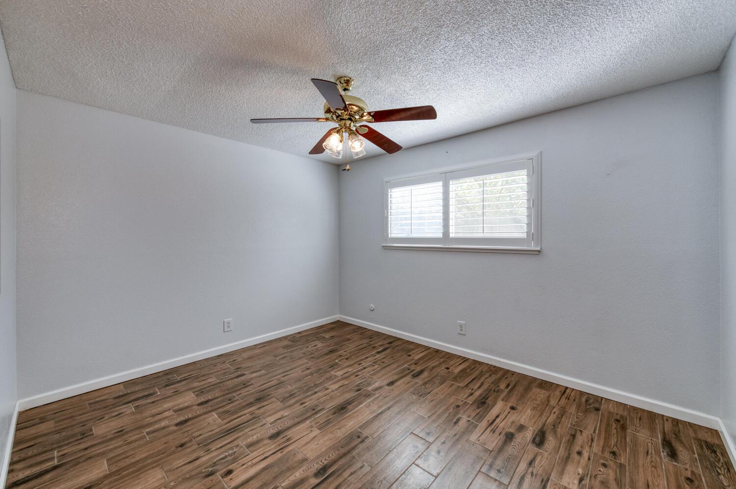 6732 E Harvey Ave, Fresno, CA 93727