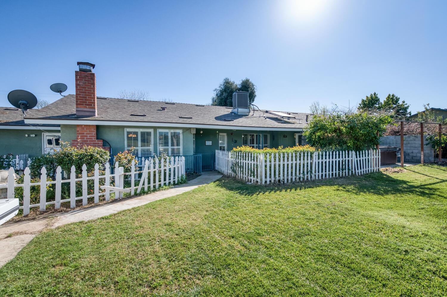 6732 E Harvey Ave, Fresno, CA 93727