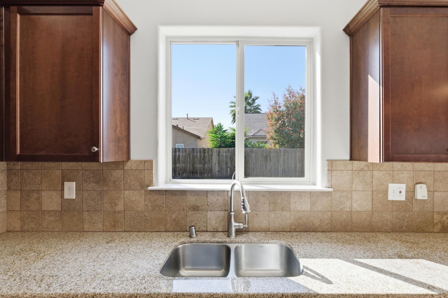 3108 Capistrano Dr, Madera, CA 93637