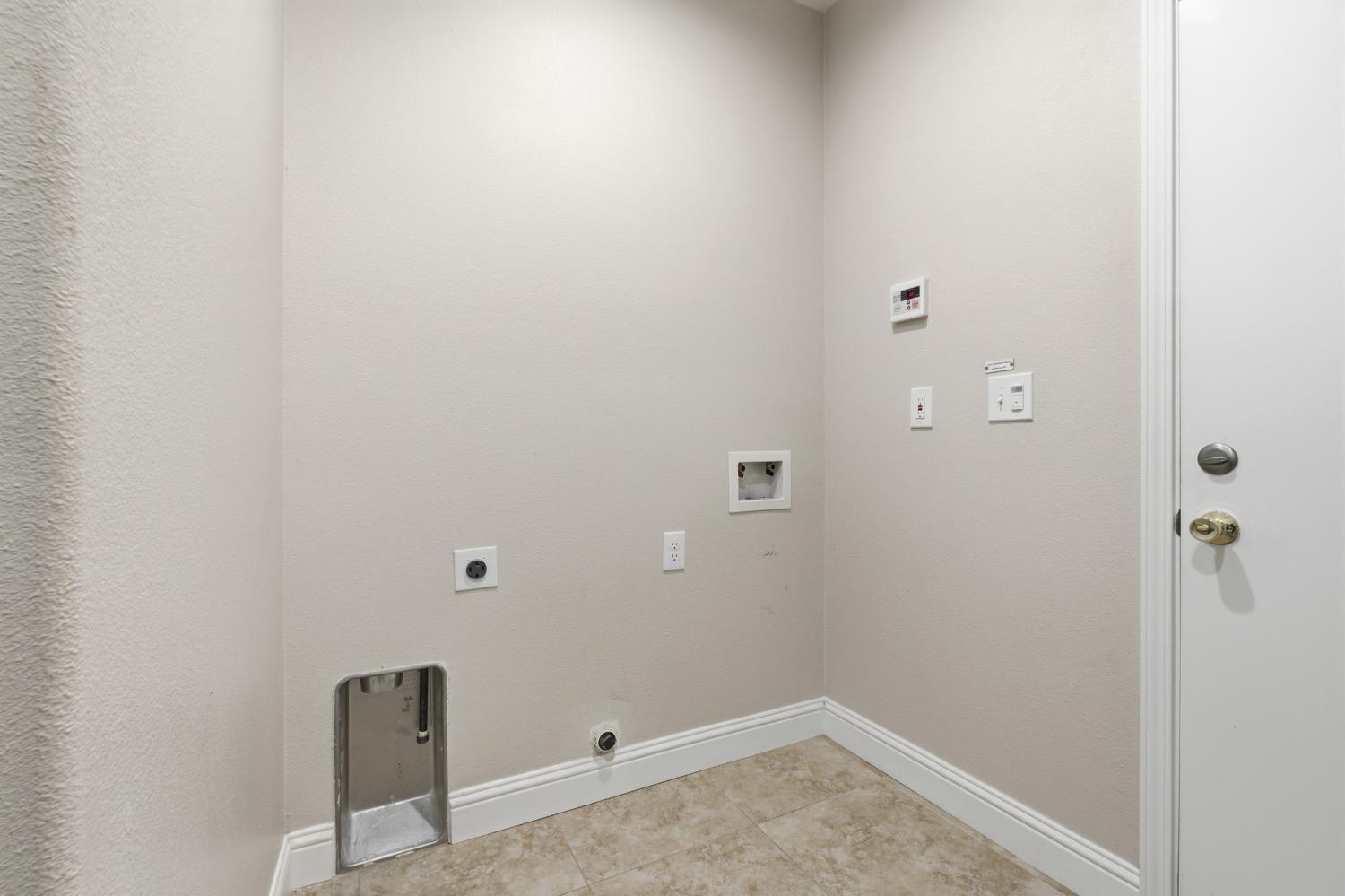 3108 Capistrano Dr, Madera, CA 93637