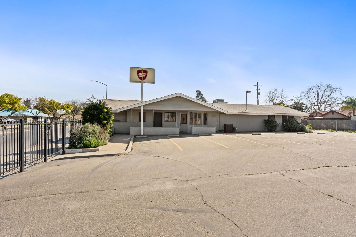 422 E Shields Ave, Fresno, CA 93704