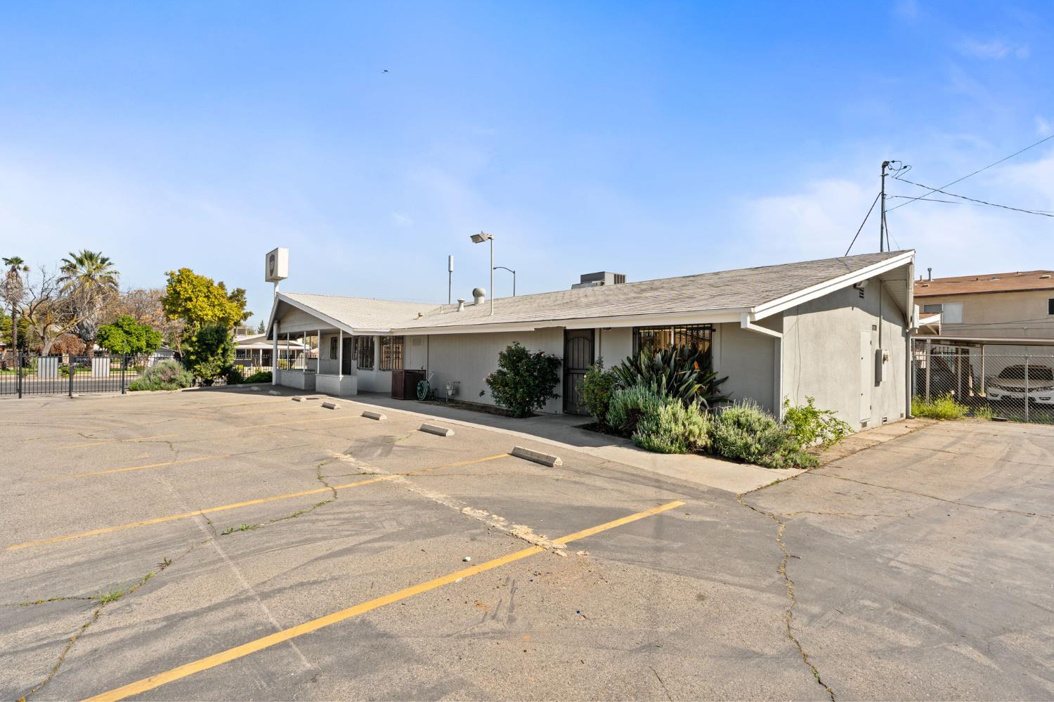 422 E Shields Ave, Fresno, CA 93704