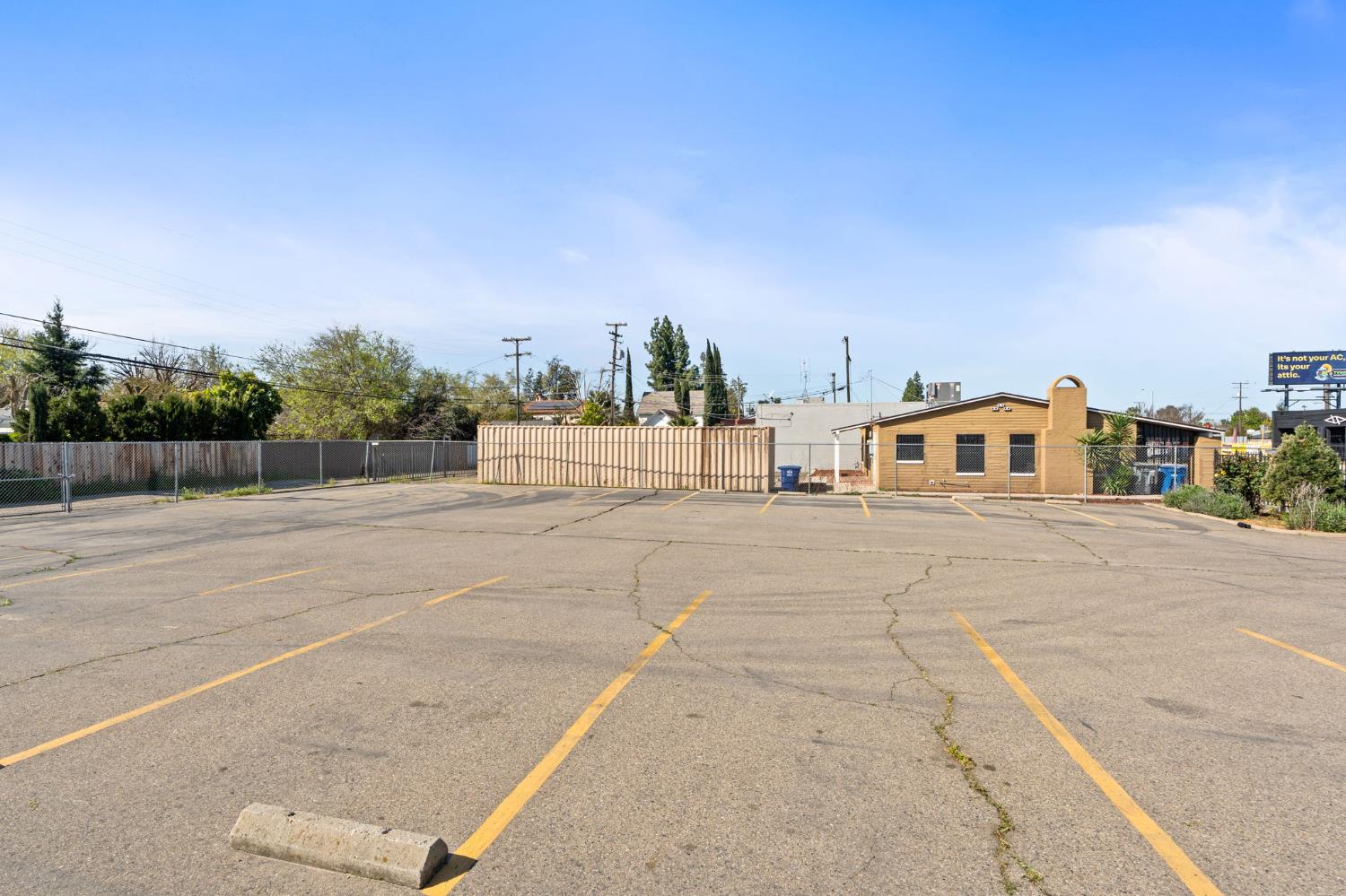 422 E Shields Ave, Fresno, CA 93704