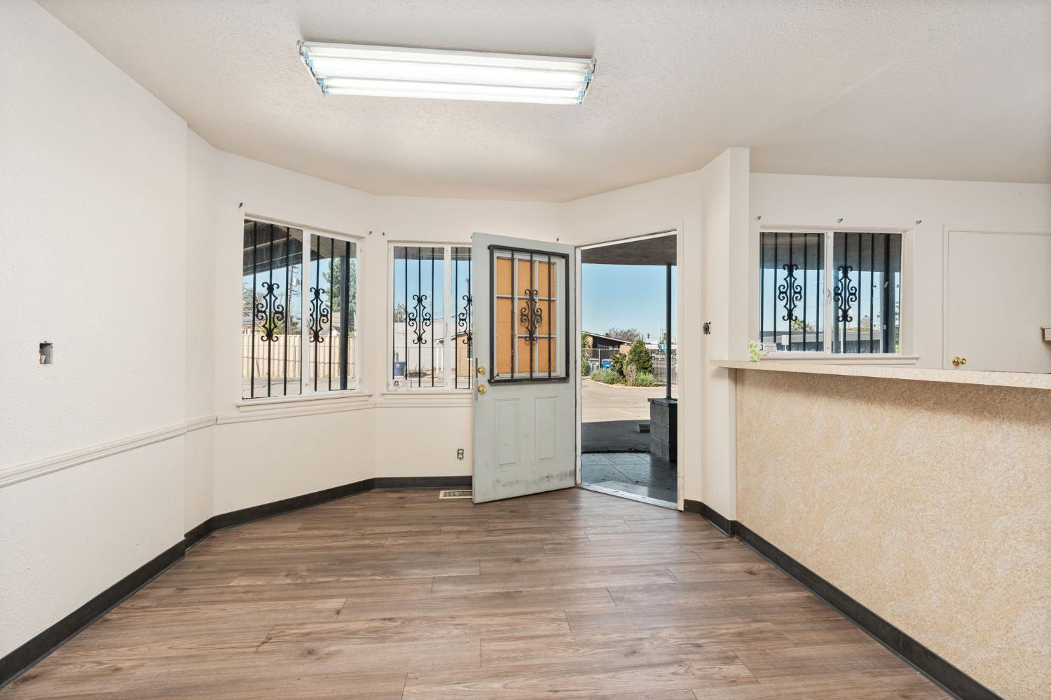 422 E Shields Ave, Fresno, CA 93704