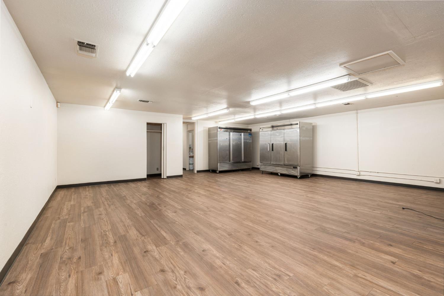 422 E Shields Ave, Fresno, CA 93704