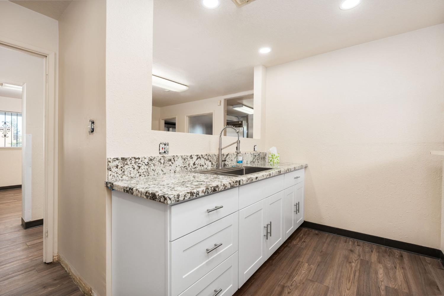 422 E Shields Ave, Fresno, CA 93704