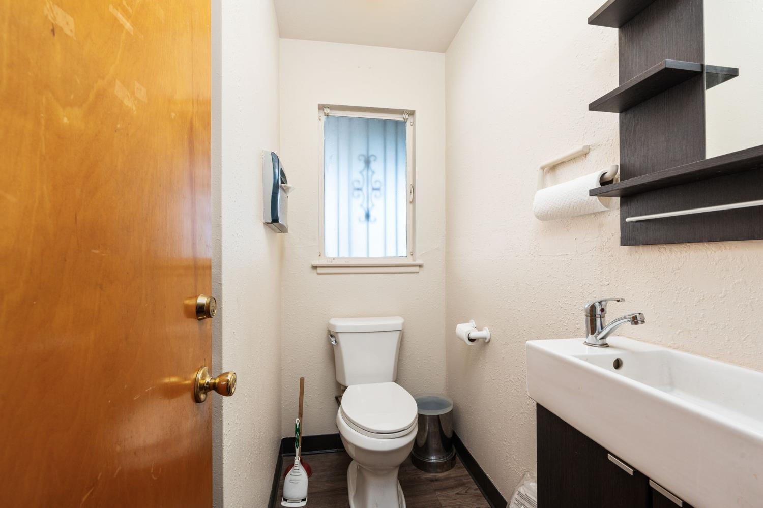 422 E Shields Ave, Fresno, CA 93704