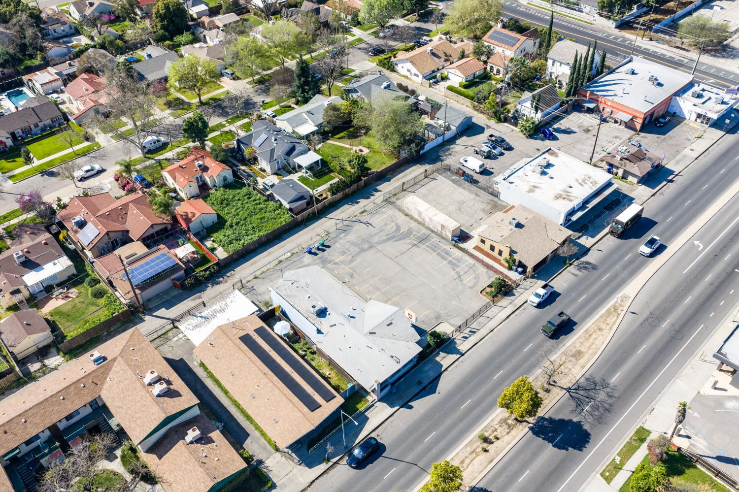 422 E Shields Ave, Fresno, CA 93704