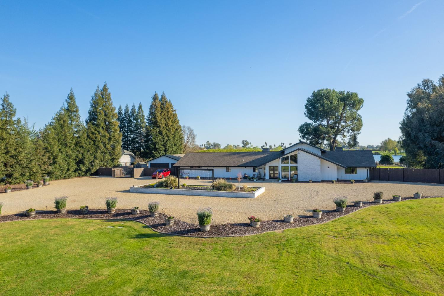 11735 E Santa Ana Ave, Clovis, CA 93619