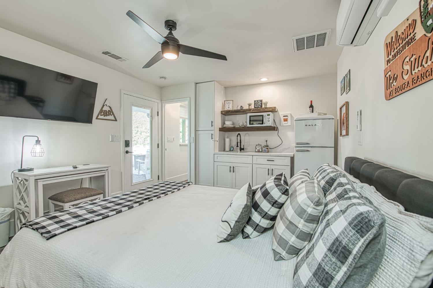 11735 E Santa Ana Ave, Clovis, CA 93619