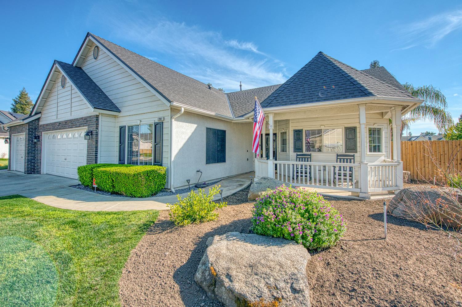 290 W Loyola Ave, Clovis, CA 93619