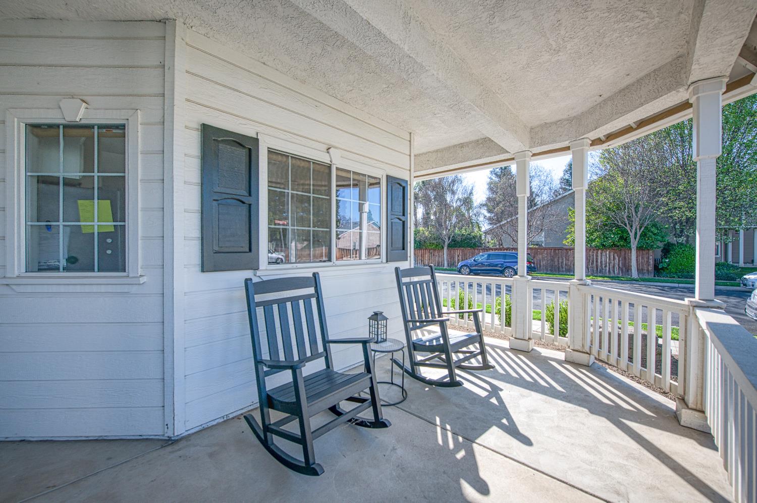 290 W Loyola Ave, Clovis, CA 93619