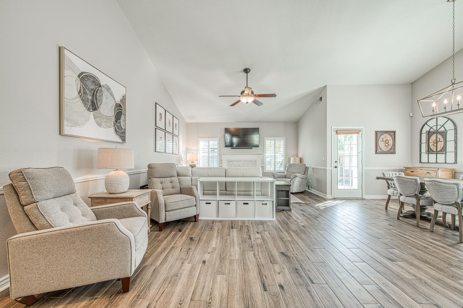 290 W Loyola Ave, Clovis, CA 93619