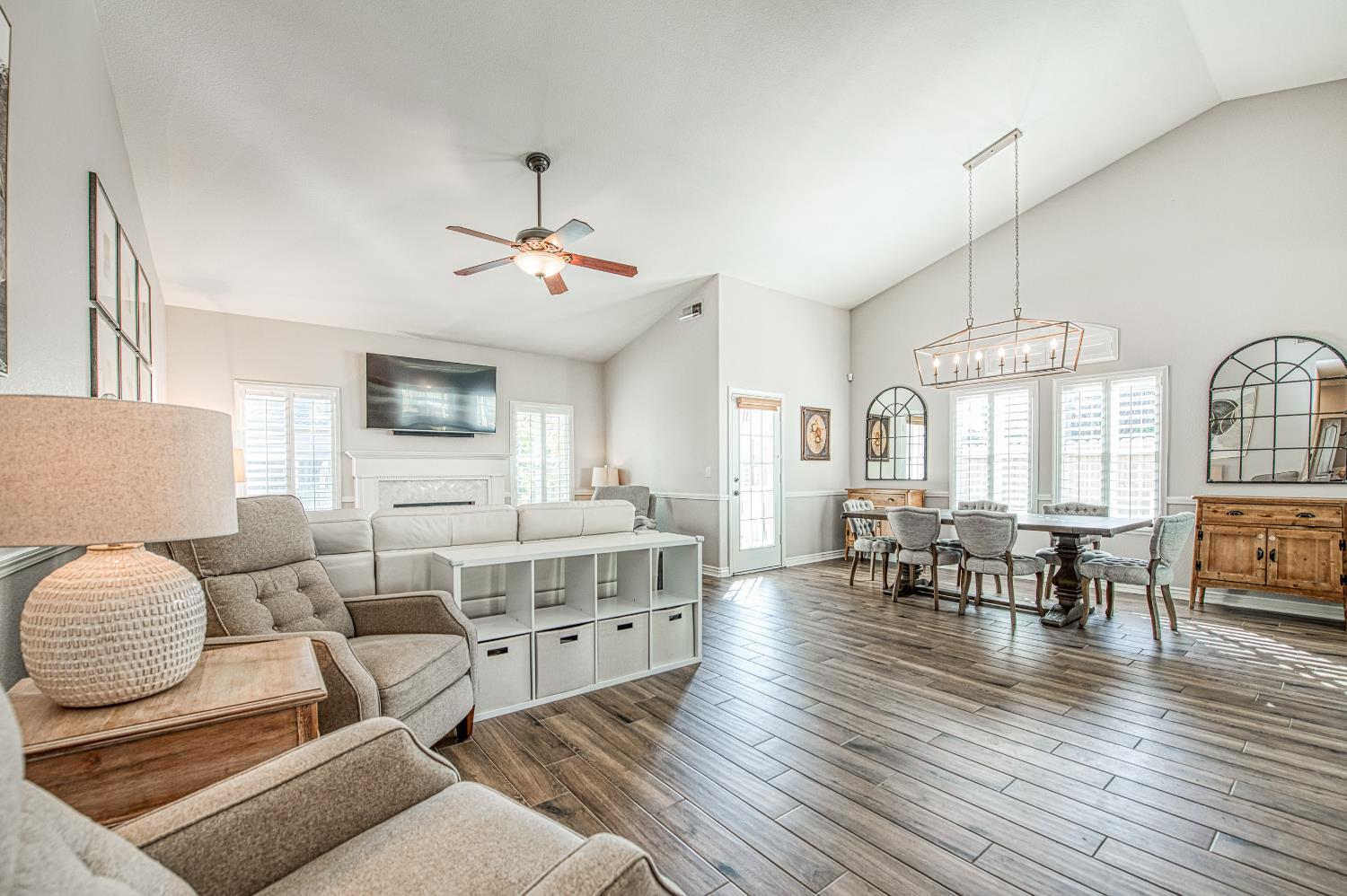 290 W Loyola Ave, Clovis, CA 93619