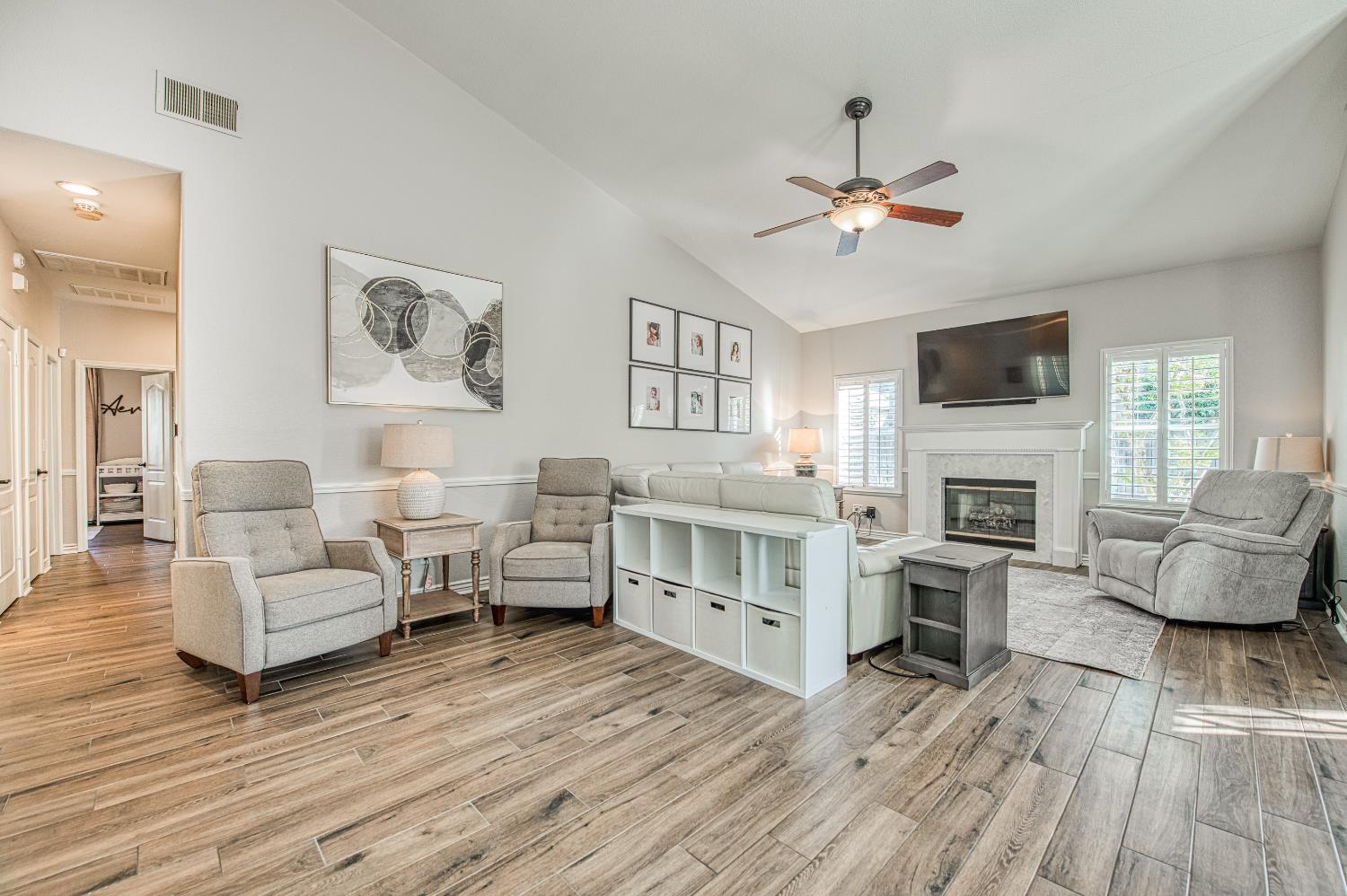 290 W Loyola Ave, Clovis, CA 93619