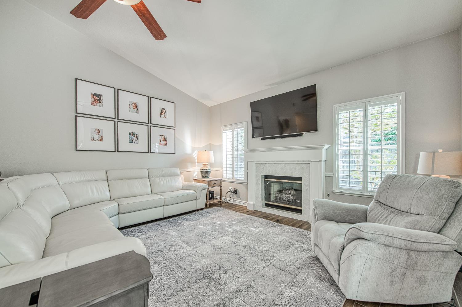 290 W Loyola Ave, Clovis, CA 93619