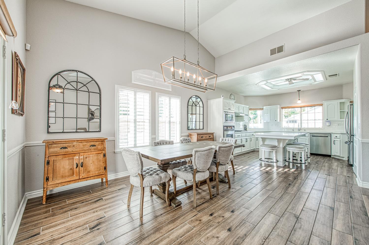 290 W Loyola Ave, Clovis, CA 93619