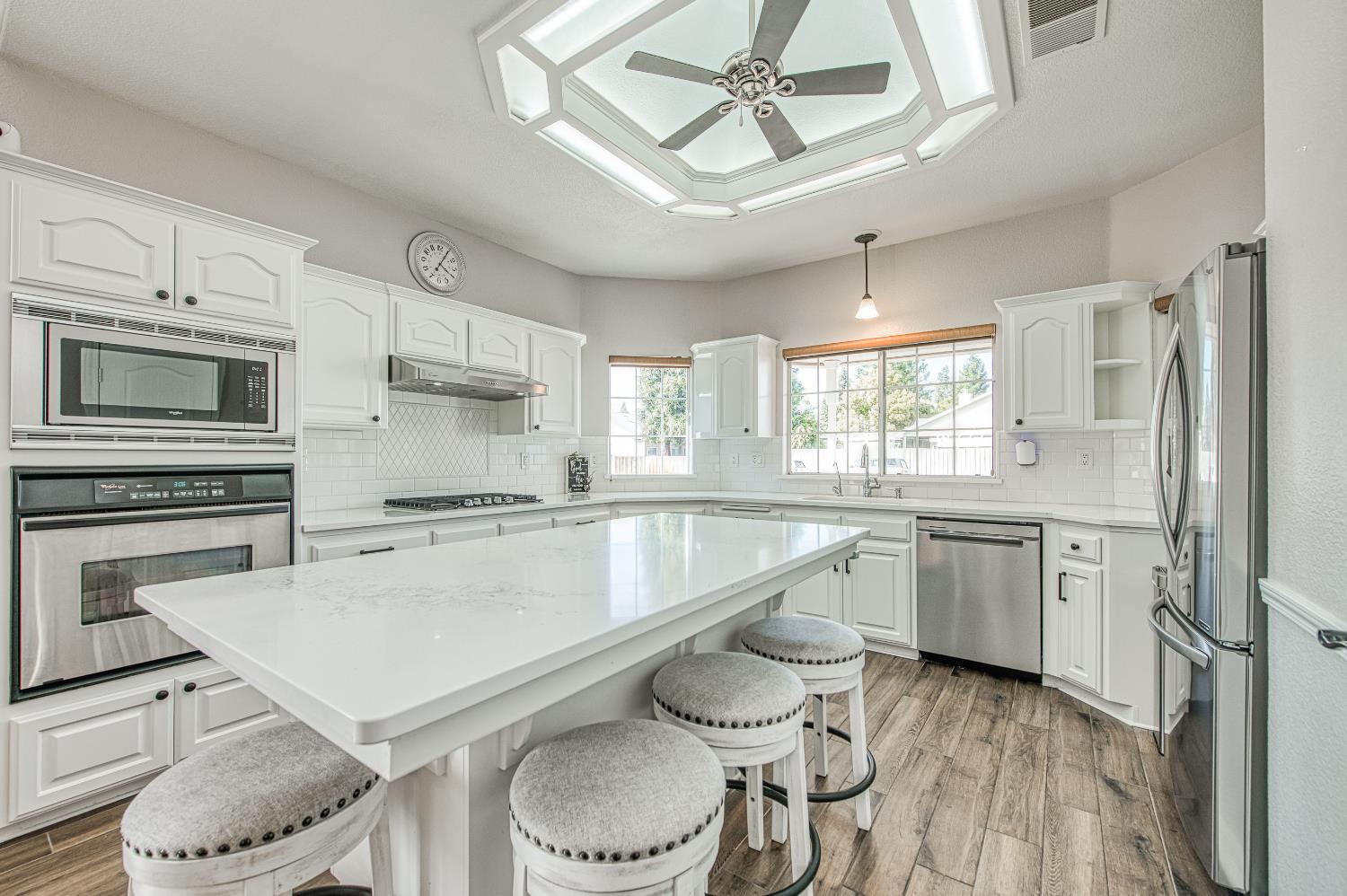 290 W Loyola Ave, Clovis, CA 93619